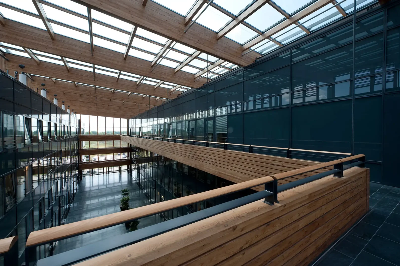 groepper architekten referenz gewerbebau 06 lhg hafenhaus skandinavienkai atrium