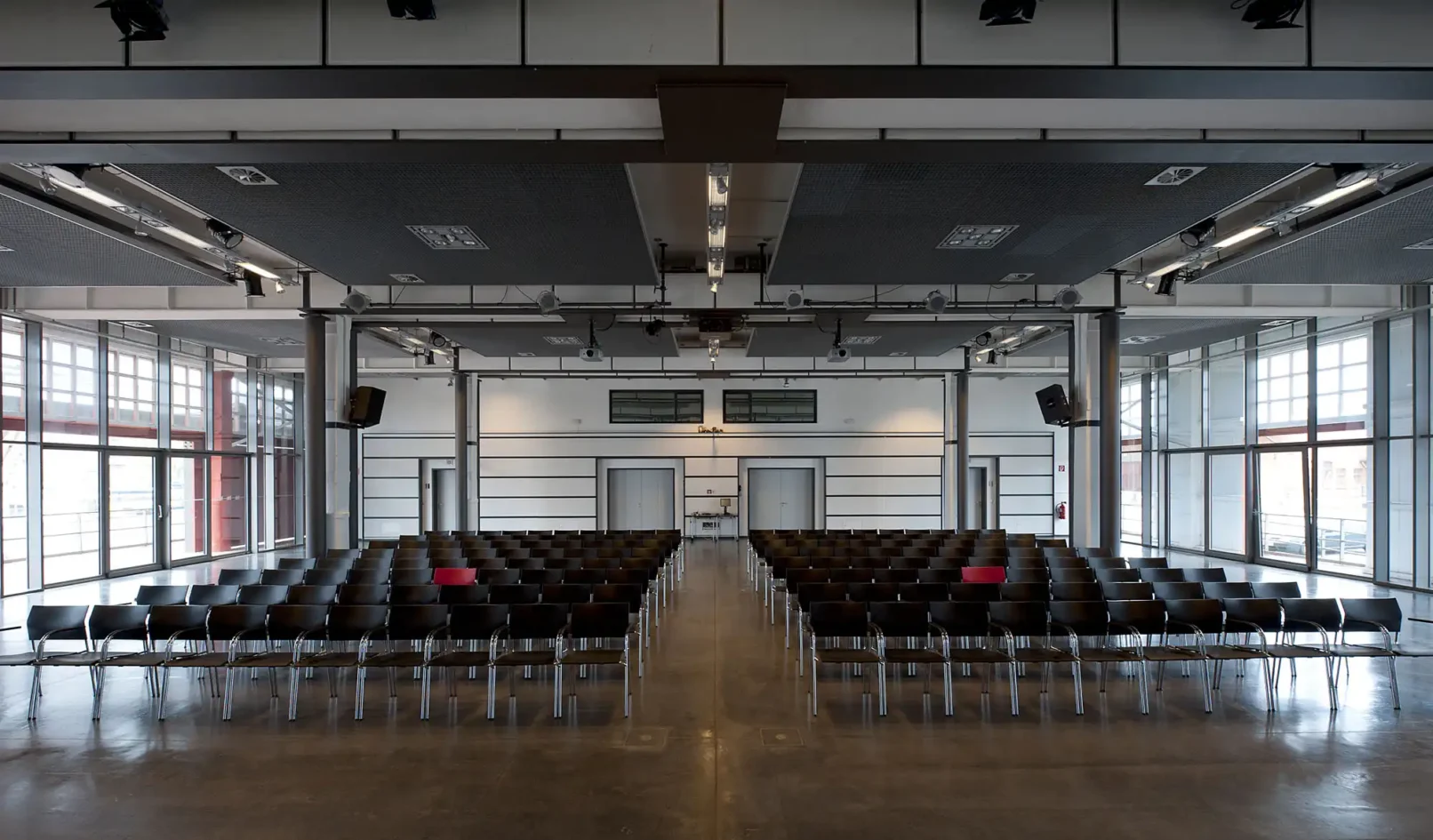 groepper architekten referenz gewerbebau 06 media docks museumshafen saal