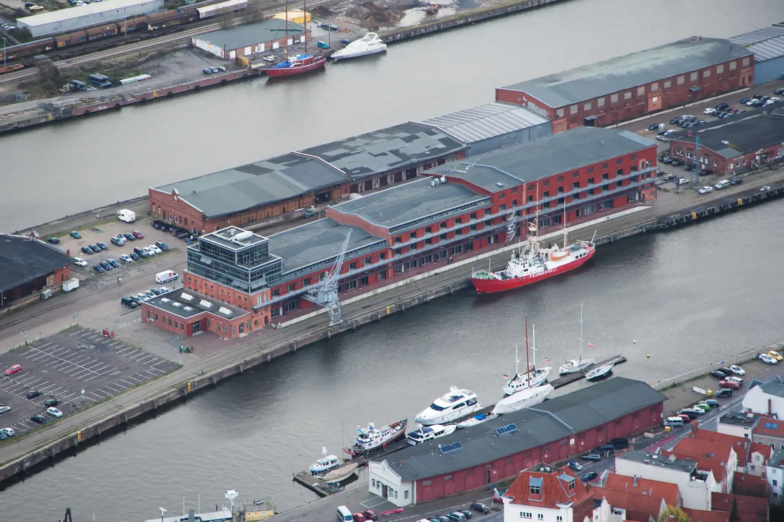 groepper architekten referenz gewerbebau 08 media docks museumshafen luftbild