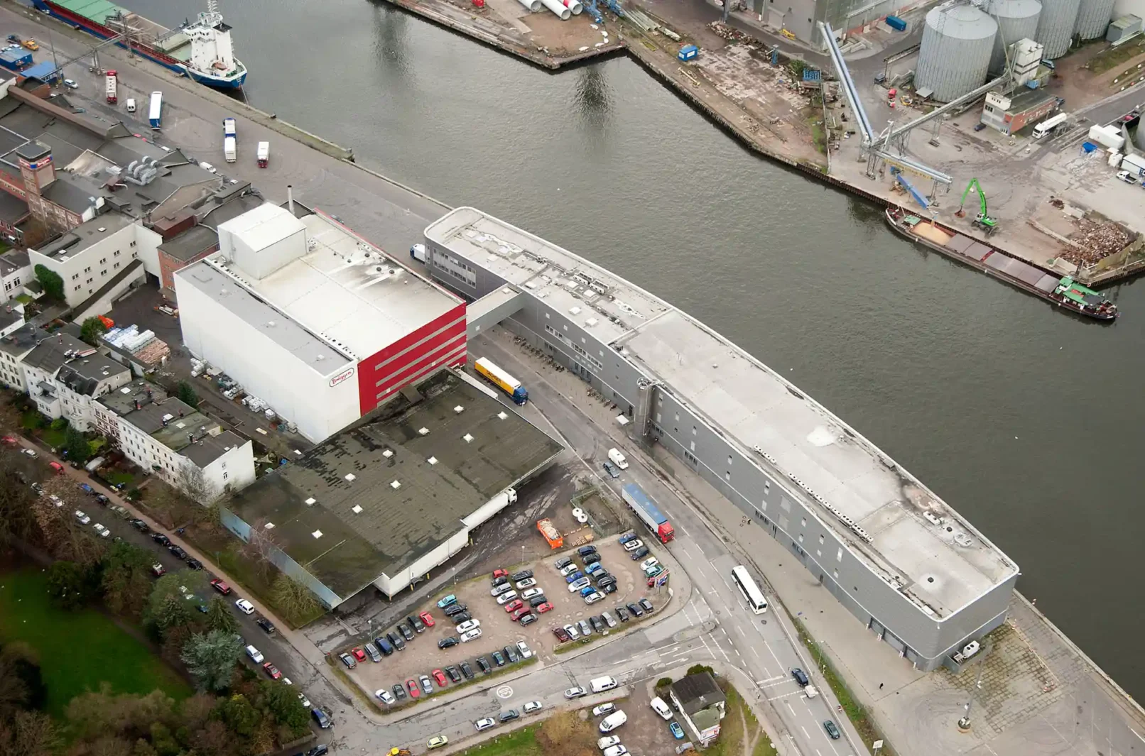 groepper architekten referenz gewerbebau 02 brueggen multifunktionsgebaeude konstinkai luftbild