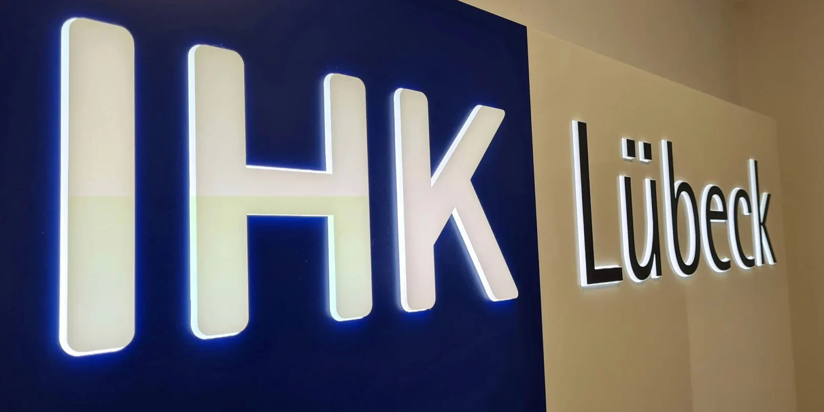groepper architekten referenz gewerbebau 03 ihk luebeck hauptgeschaeftstelle logo