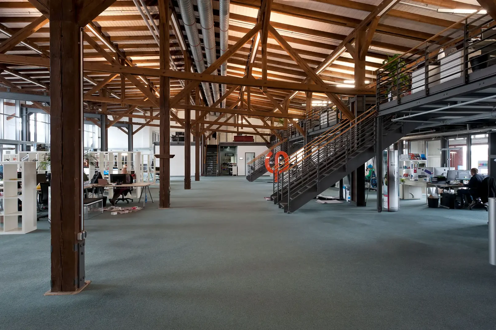 groepper architekten referenz gewerbebau 03 media docks museumshafen holzdachtragwerk