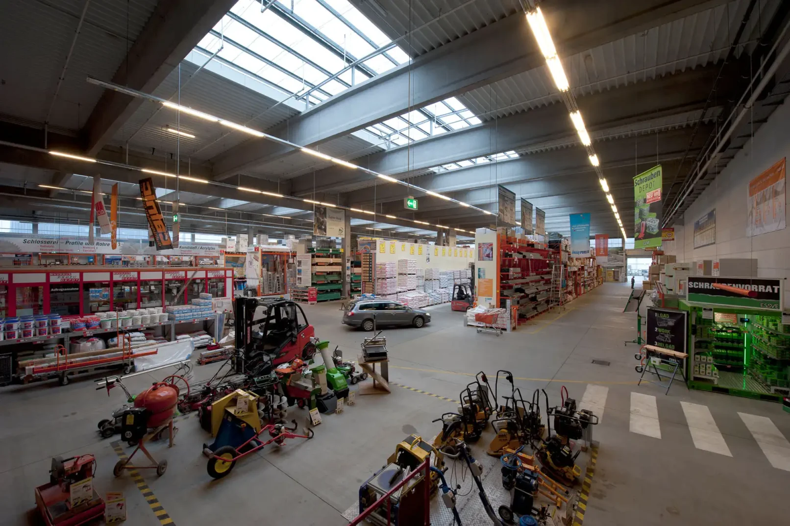 groepper architekten referenz gewerbebau 05 bauhaus luebeck drive in