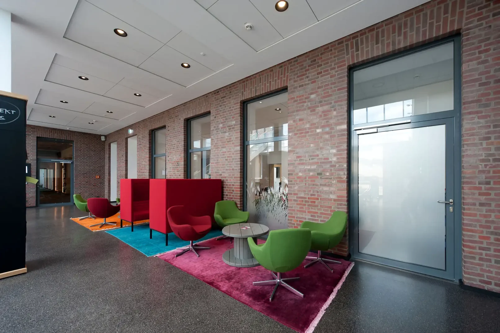 groepper architekten referenz gewerbebau 06 konditorei junge verwaltung sitzecke