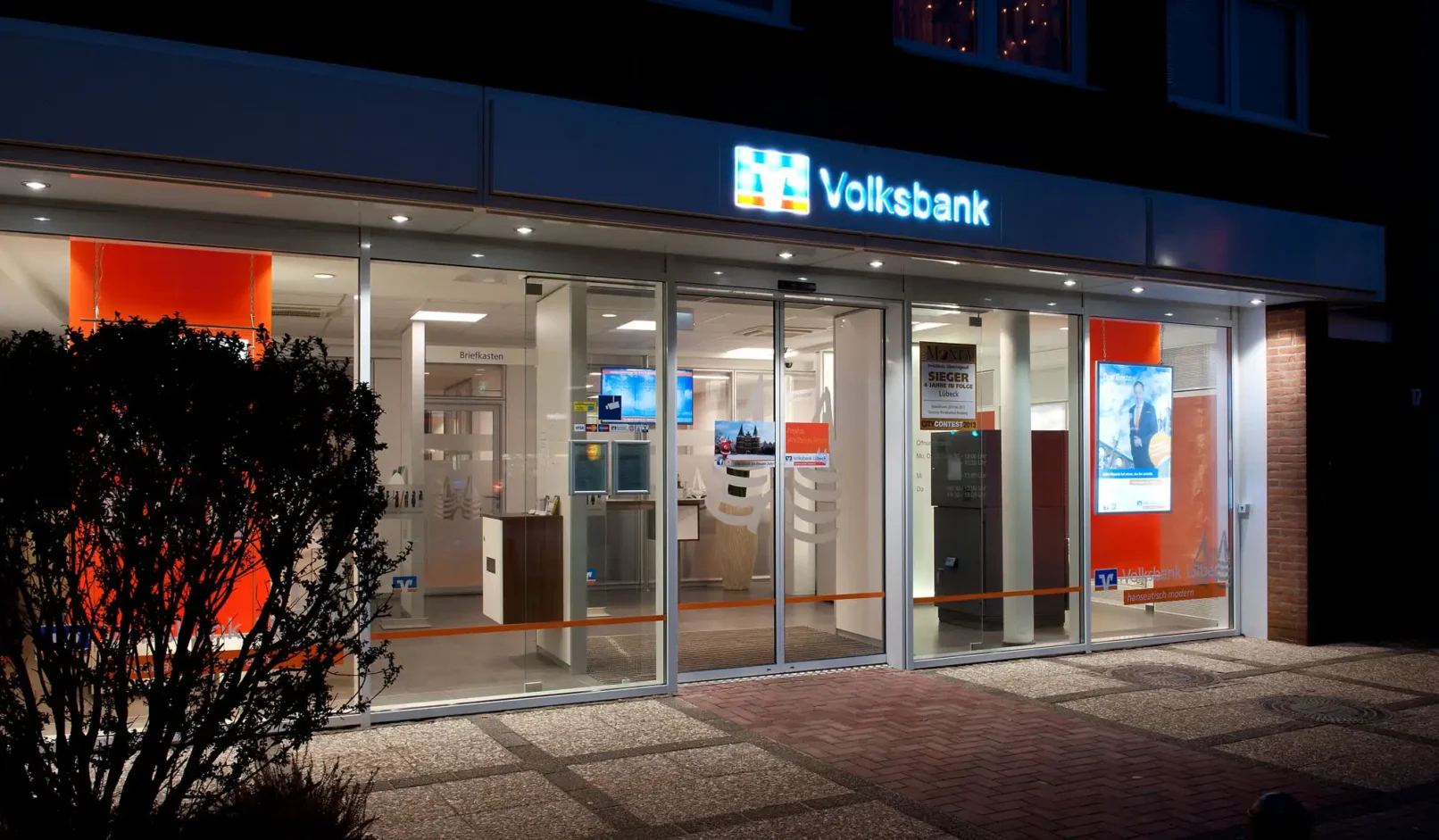 groepper architekten referenz gewerbebau 07 volksbank stockelsdorf aussen