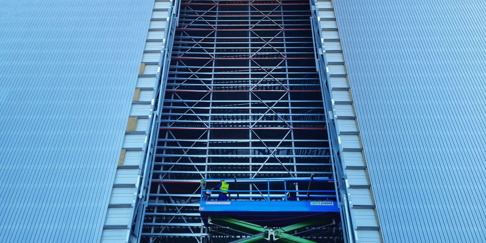 groepper architekten referenz industriebau 02 hela hochregallager fassade