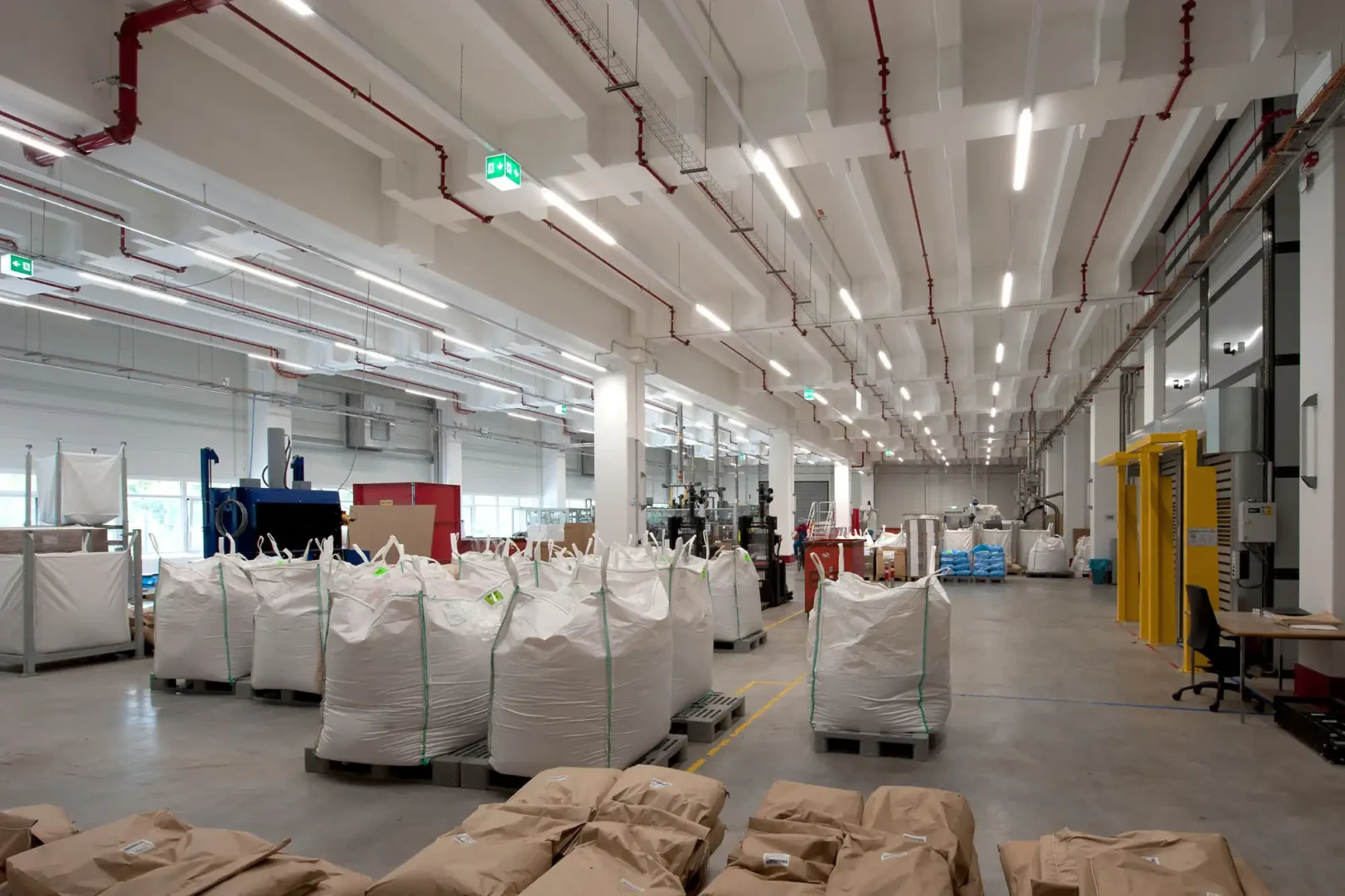 groepper architekten referenz industriebau 03 hela produktionshallen kommisionierung