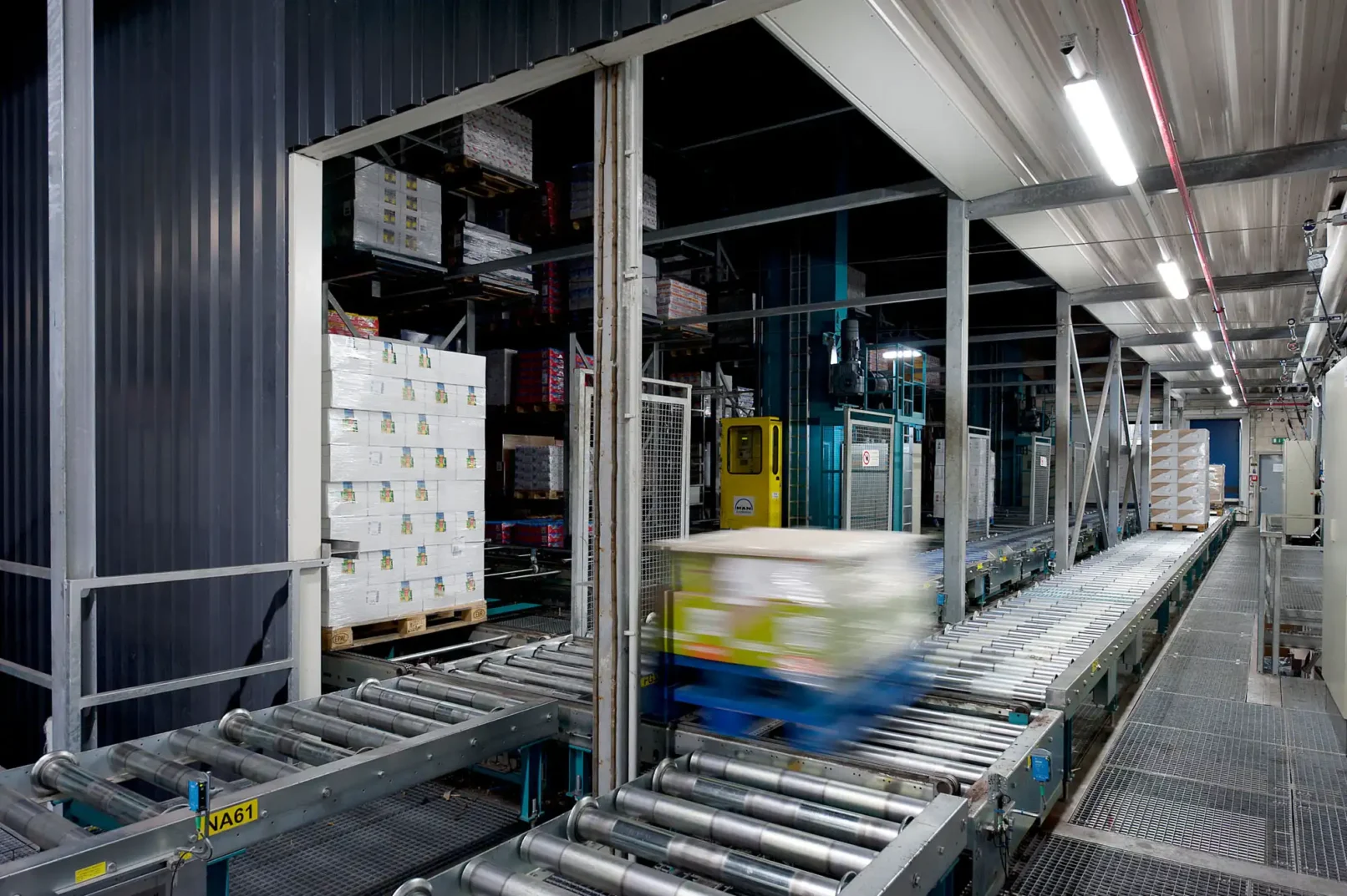 groepper architekten referenz industriebau 04 brueggen logistikzentrum hochregallager foerdersystem