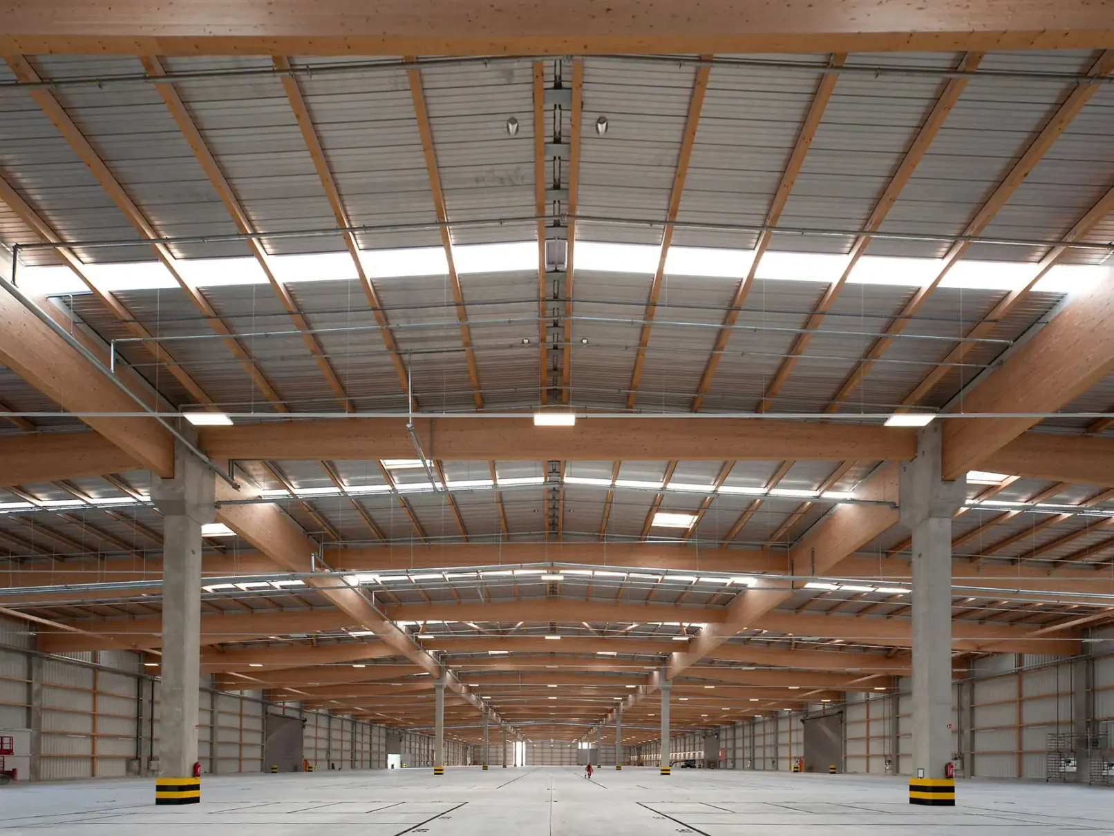 groepper architekten referenz industriebau 08 lpa forstprodukteterminal skandinavienkai logistikhalle innen