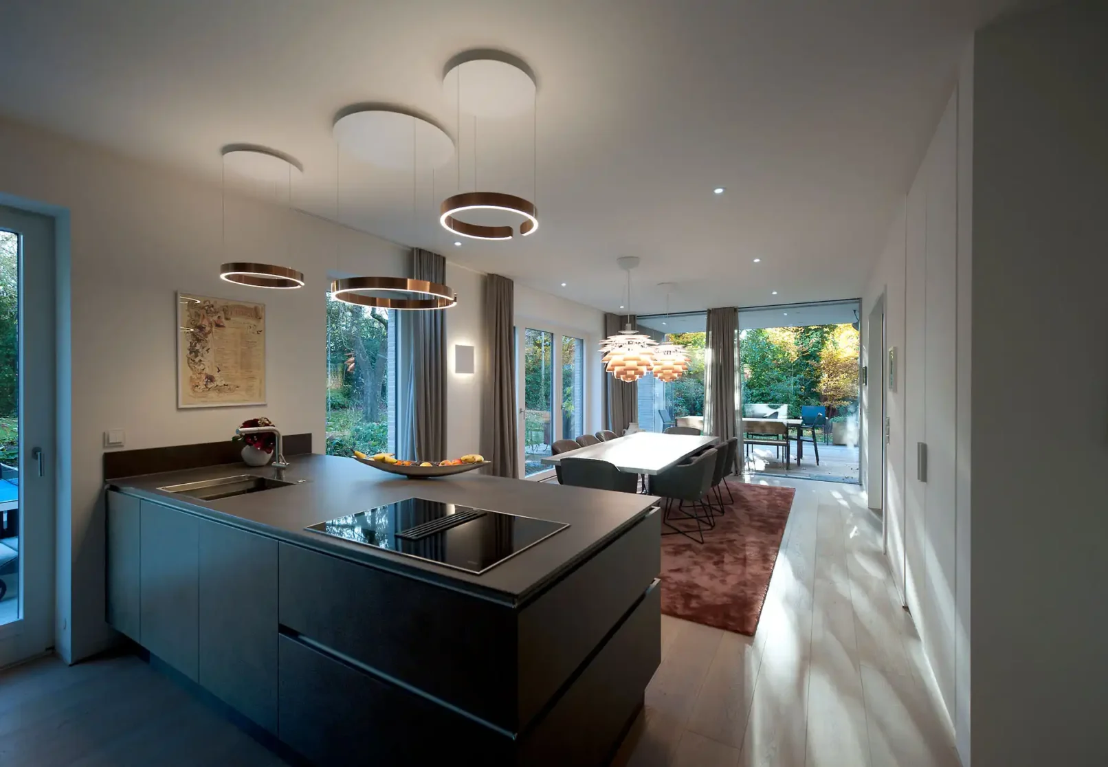 groepper architekten referenz wohnungsbau luebeck 03 einfamilienhaus esszimmer kochinsel