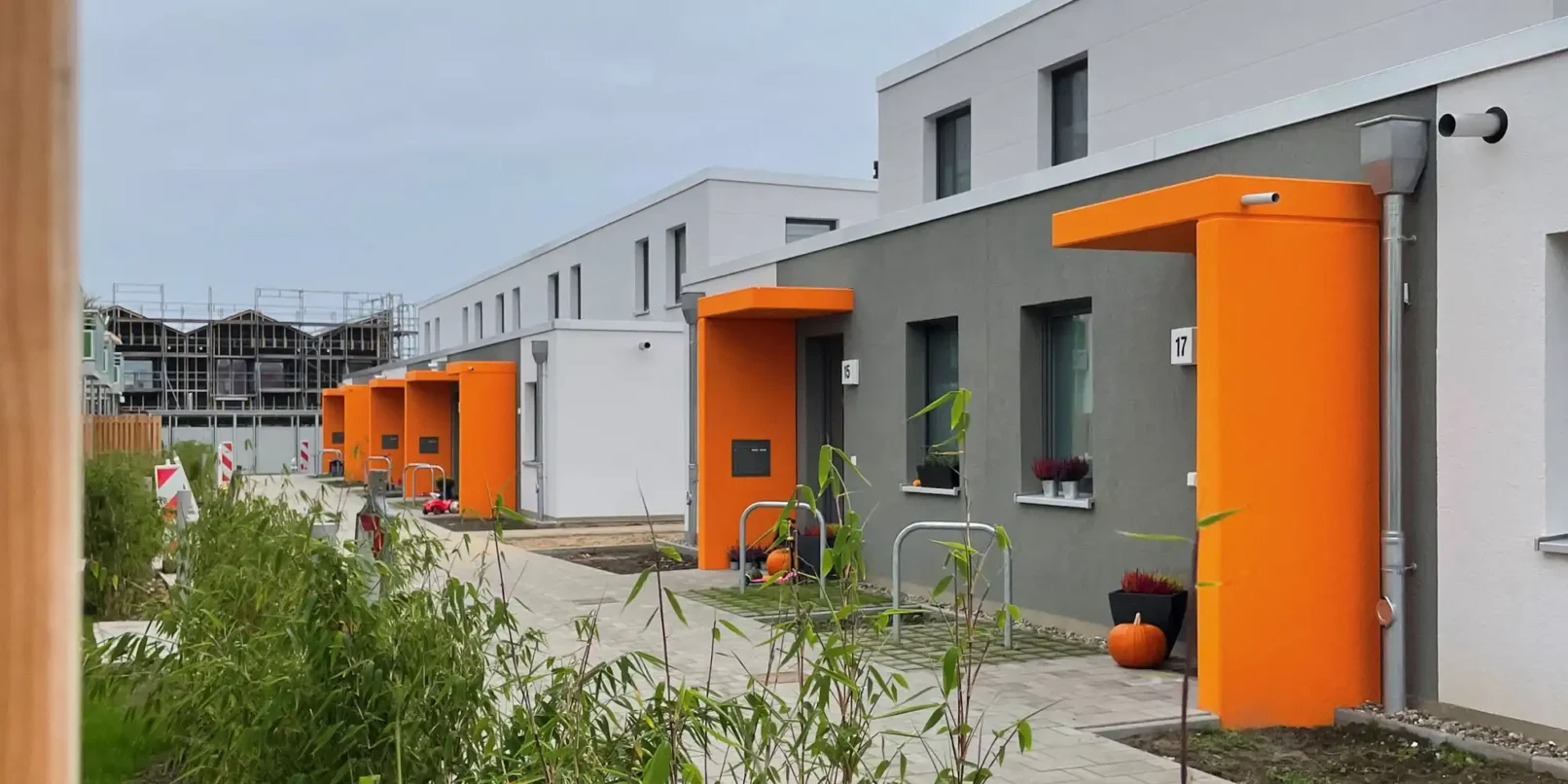 groepper architekten referenz wohnungsbau luebeck trave rothebek stadthäuser hauseingangstüren